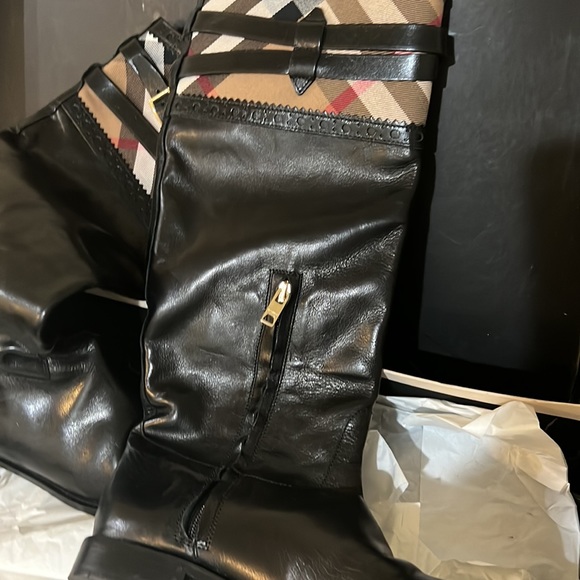 100 authentic Burberry women riding boot - Picture 6 of 8